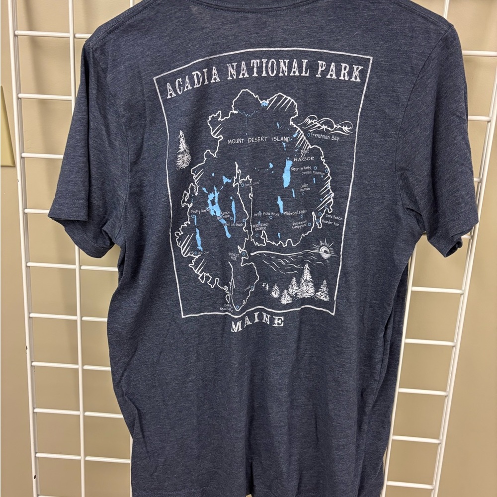 Acadia National Park Maine Short Sleeve T-shirt Size Large. 52/48 Cotton/Poly.